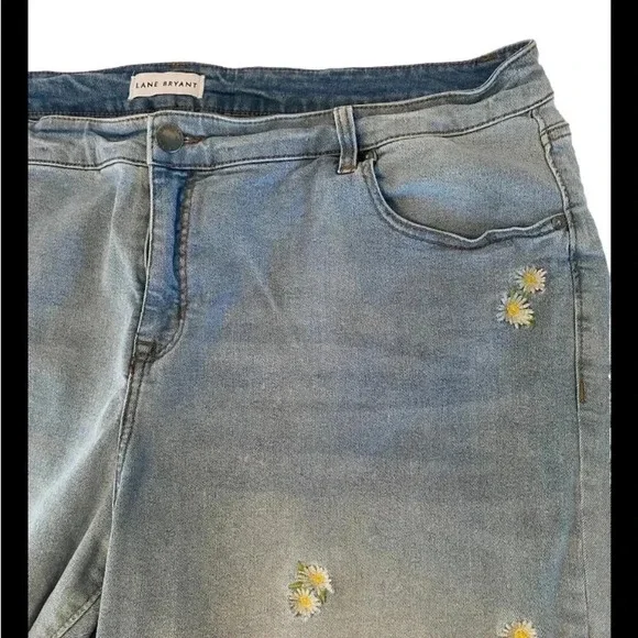 Lane Bryant Denim Shorts Emroidered Daisies sz 20 raw edge - Picture 1 of 6